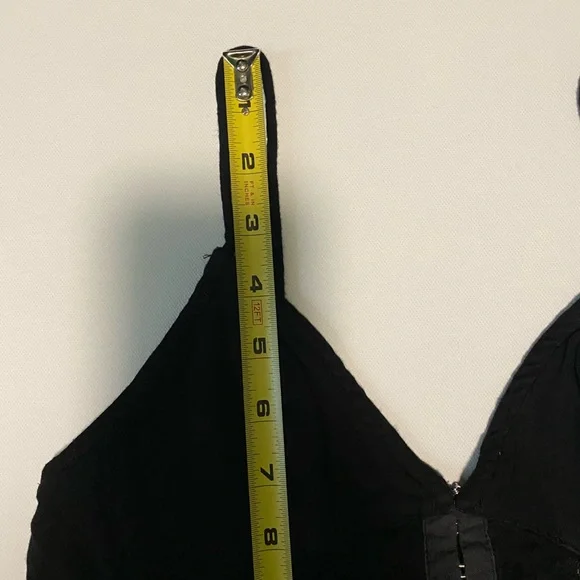 💚3/20$5/25💚Silence + Noise Black hook/eye clasp front - Picture 15 of 16